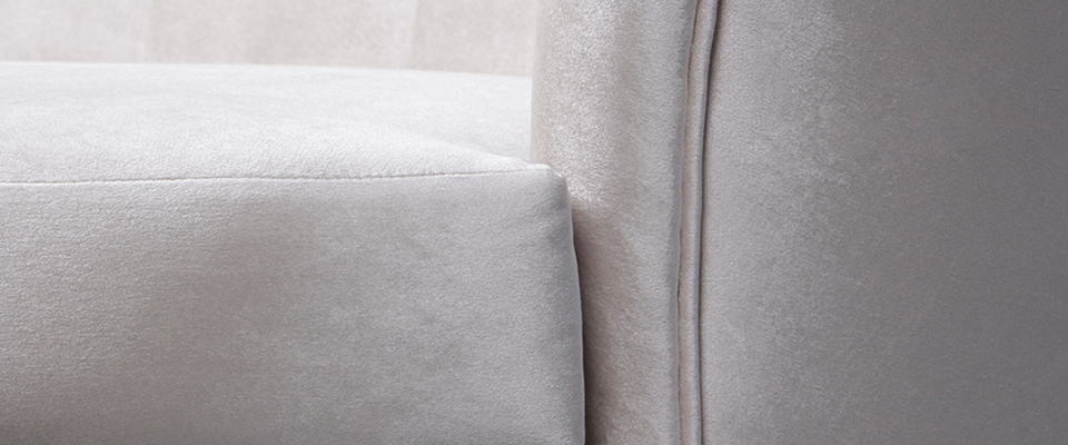 Besame  Sofa  Koket Love Happens